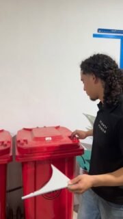 🎥 “Un Día con Francisco: Medir, Diseñar y Cortar Espejos como un Maestro”
Hoy te llevamos al día a día de Francisco, nuestro experto encargado de medir, diseñar y cortar cada espejo con precisión. 🔥
Desde el principio, cada detalle cuenta para entregar un producto perfecto. 💎✨
#ScandiMirrorRD #TrabajoReal #DiseñoDeEspejos #CorteDeEspejos #DetrásDeCámaras #HechoEnRD #EspejosPersonalizados #EquipoScandi #ProcesosReales #ExperienciaScandi #TallerCreativo #CalidadGarantizada #SantoDomingo #RD